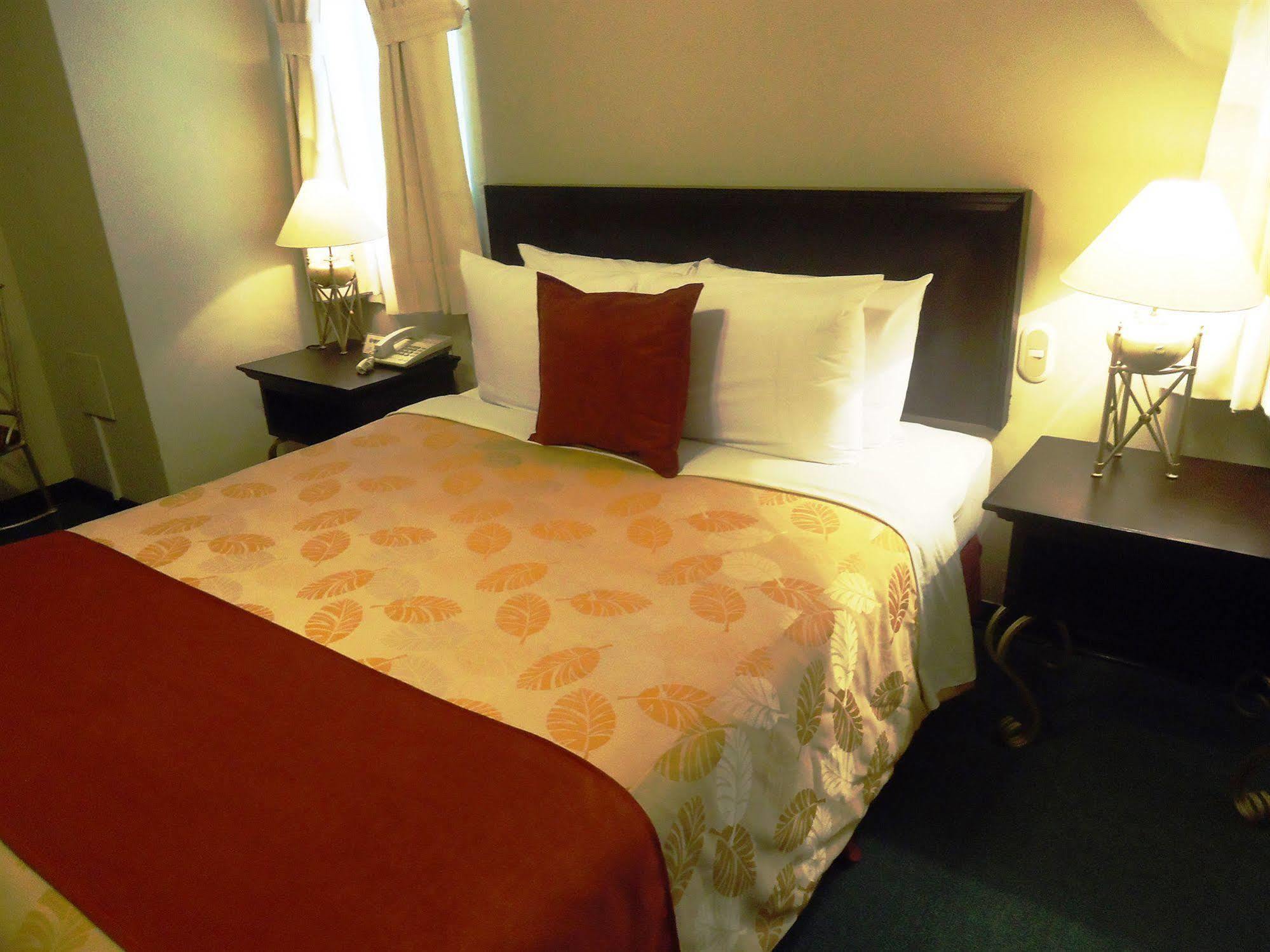 Leon De Oro Inn & Suites Лима Экстерьер фото